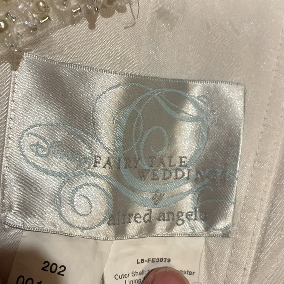 EUC Sz 2 Disney Fairytale Weddings by Alfred Angelo “Jasmine” - Picture 9 of 9